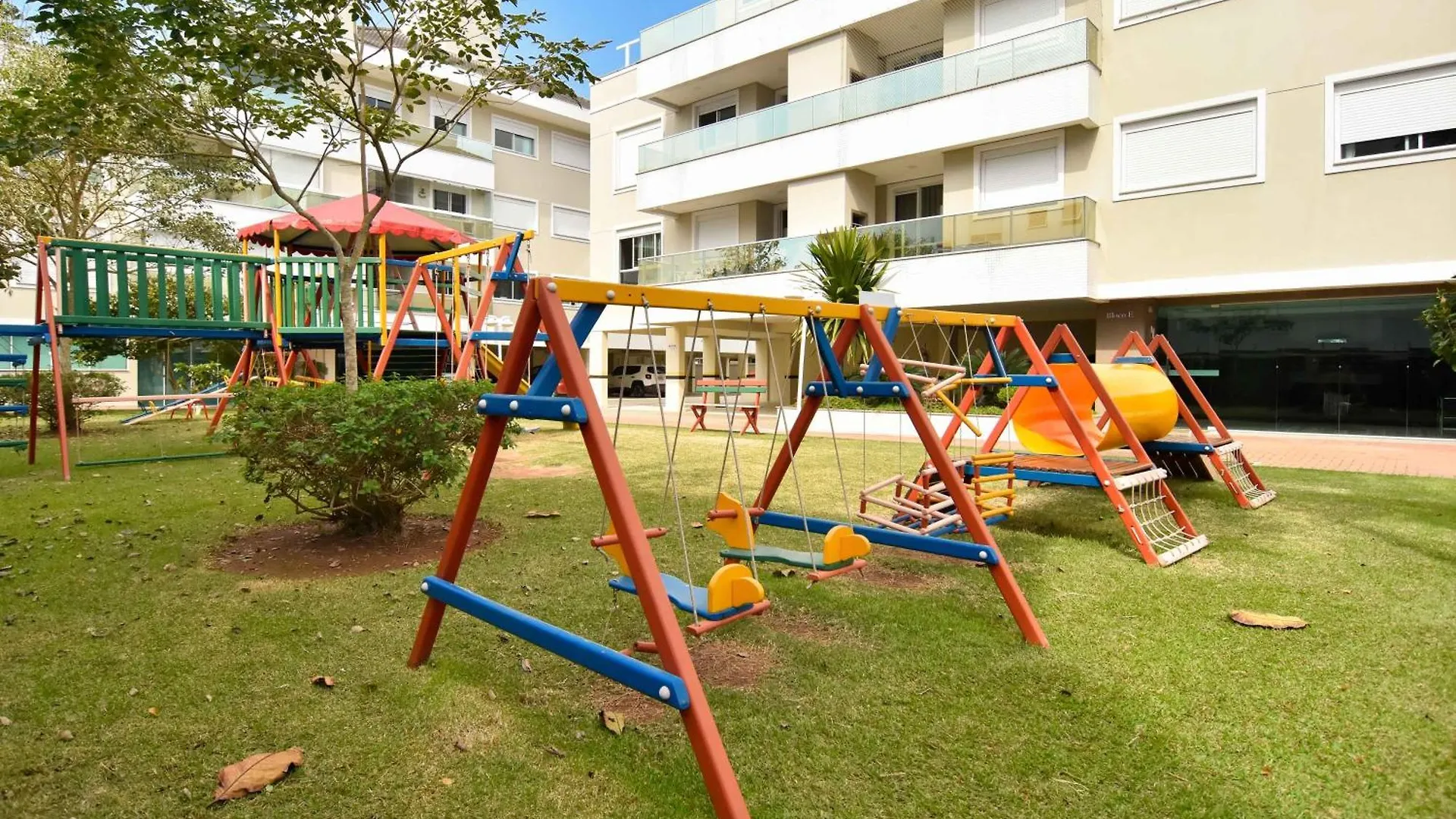 Sete Mares: Otima Estrutura Ao Lado Da Praia P990 Florianópolis