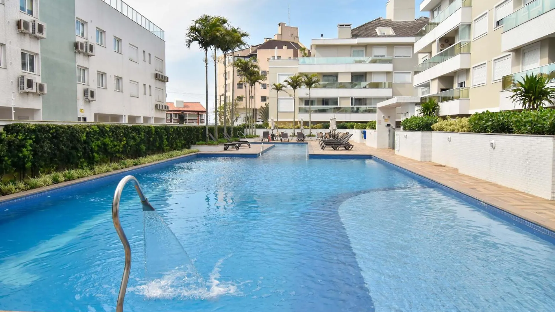 Sete Mares: Otima Estrutura Ao Lado Da Praia P990 Florianópolis