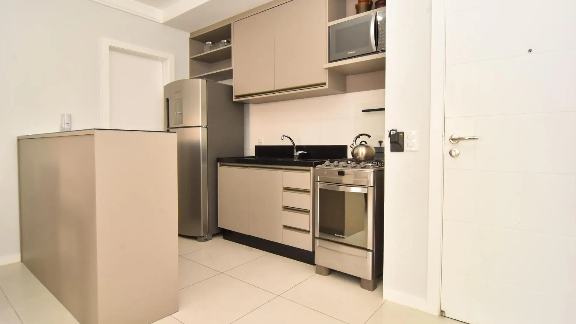 Sete Mares: Otima Estrutura Ao Lado Da Praia P990 Florianopolis Apartment