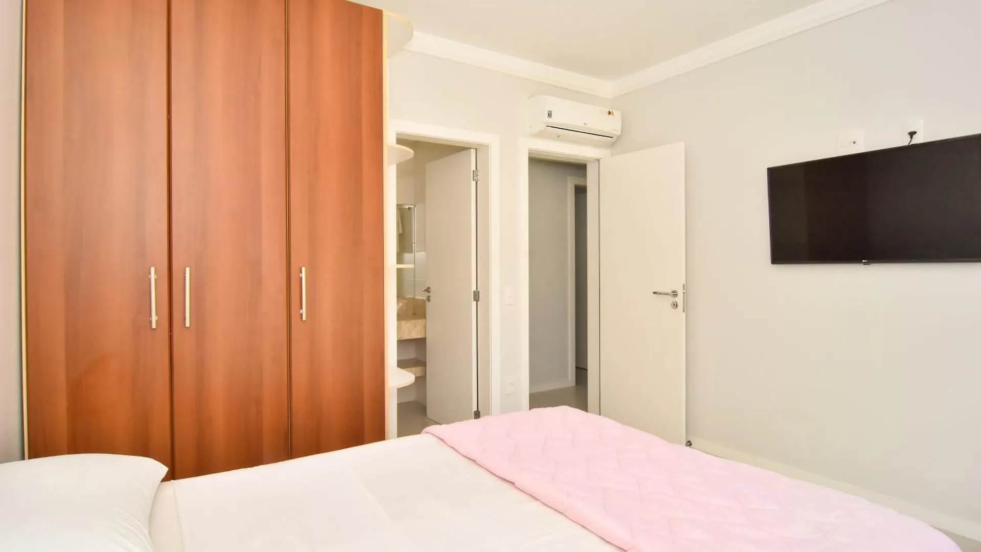 Apartment Sete Mares: Otima Estrutura Ao Lado Da Praia P990 Florianopolis Brazil
